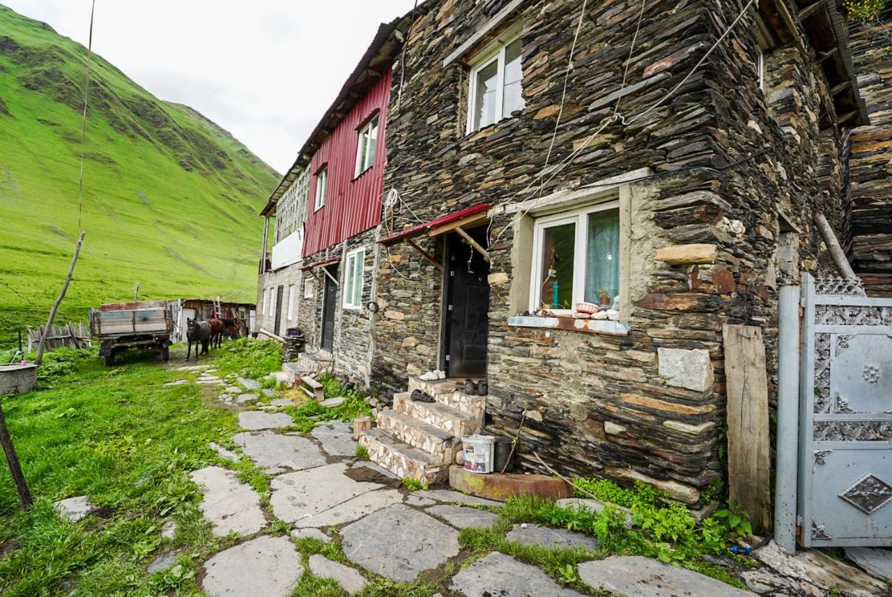 Bori'S Guesthouse Ushguli ภายนอก รูปภาพ